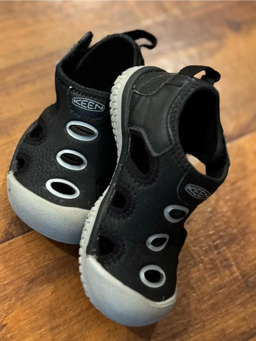 Keen Stingray Kids Black & Gray Slip-On Closed toe Water Shoes size 8 toddler